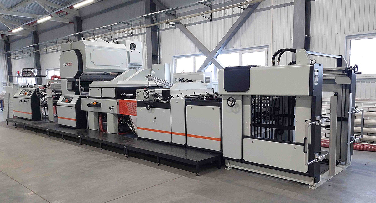 Клеевой ламинатор KDX KMM-1050DW в типографии «Кварц»