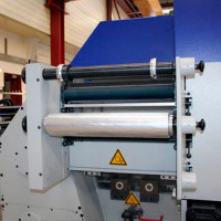 Устройство подачи фольги в поперечном направлении