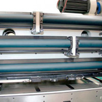 Устройство подачи фольги в продольном направлении