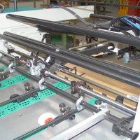 Раздувы ионизированным воздухом и антистатическая планка на самонакладе (опция)