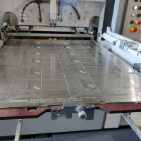 Высекальная плита с системой микрорегулировки