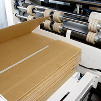 Возможность изменения направления подачи, для складывания коробки направо или налево