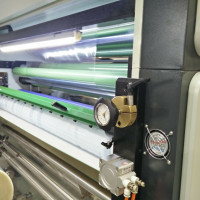 Нанесение клея на пленку